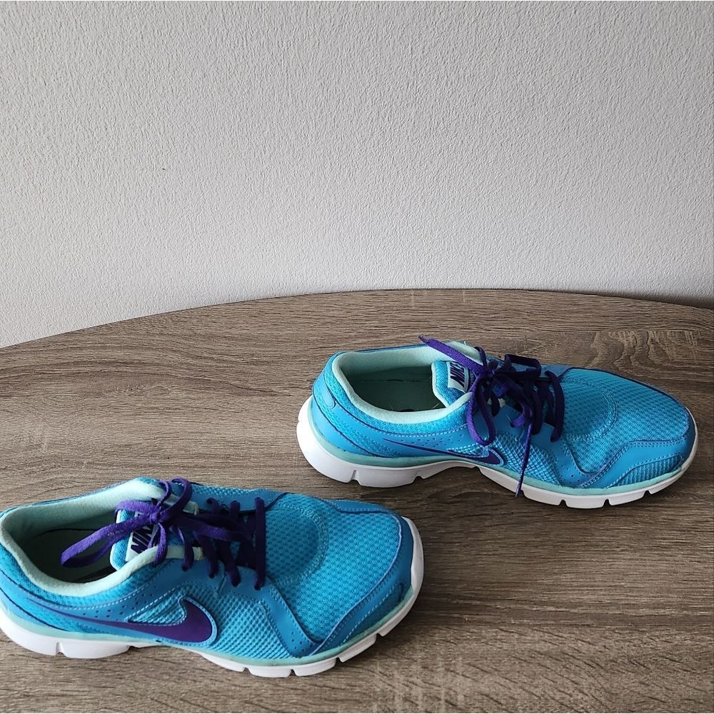 Nike Sneakers - Picture 5 of 5